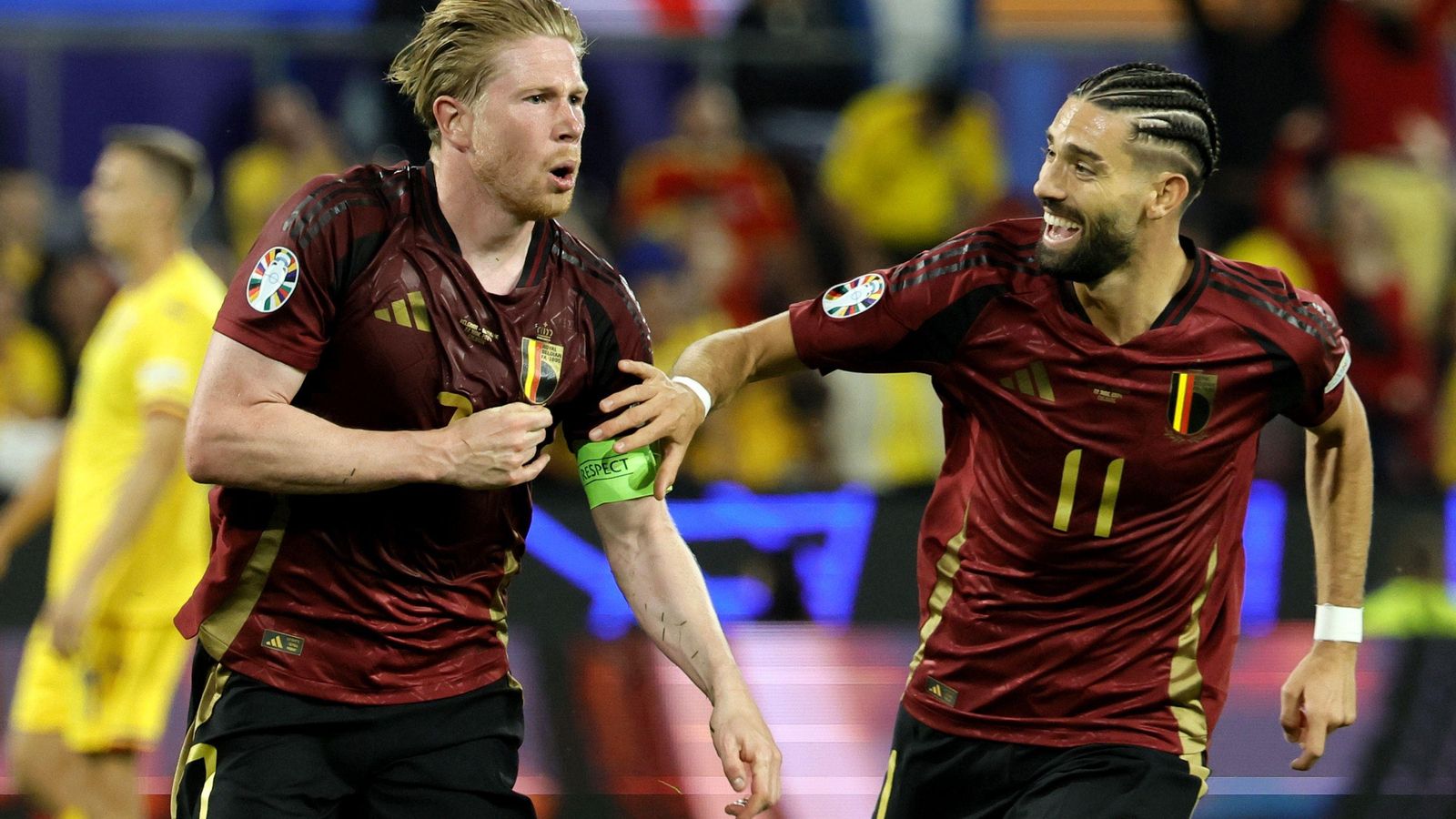 Kevin de Bruyne celebra junto a Yannick Carrasco el segundo tanto de los belgas ante Rumanía. Kevin de Bruyne celebra junto a Yannick Carrasco el segundo tanto de los belgas ante Rumanía.