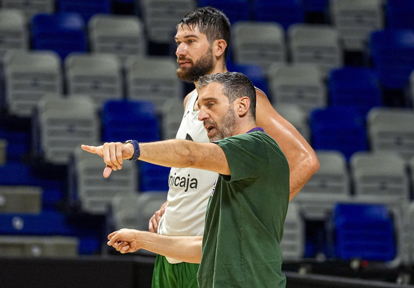 A falta de fichajes, Butajevas y Trujillo toman protagonismo en el Unicaja