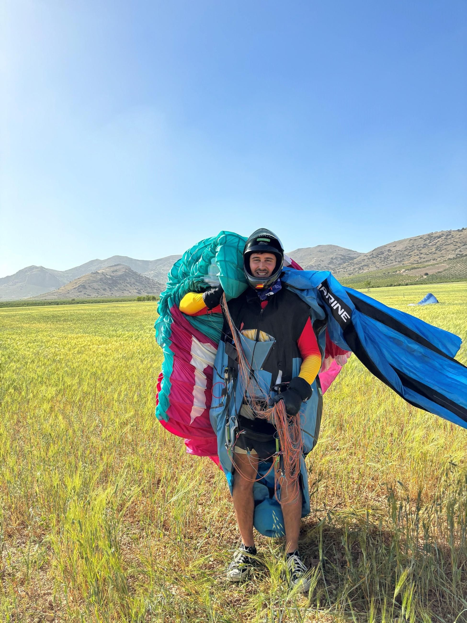 Marcelo Sánchez se prepara para el próximo campeonato mundial de parapente en Brasil.