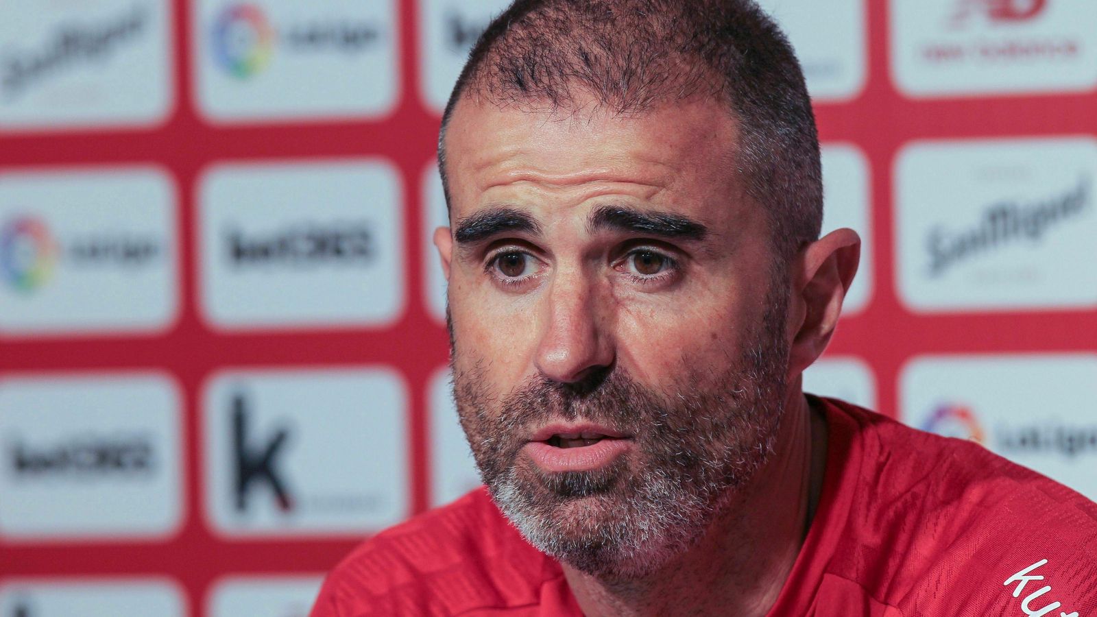 Gaizka Garitano durante su rueda de prensa previa al choque en Granada.