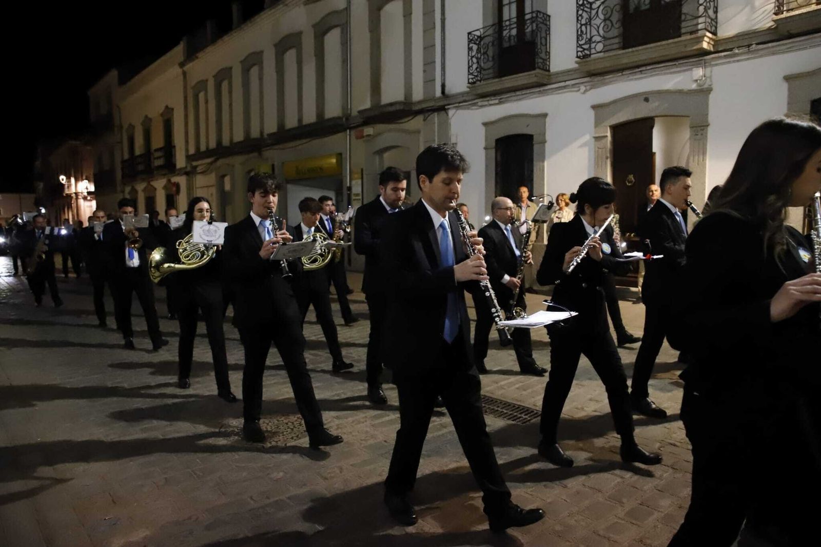 Viernes santo en Villanueva de Córdoba: la procesión de la Soledad en imágenes