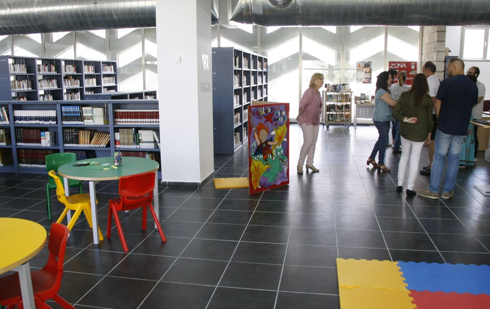 Una vista general de la nueva biblioteca María Teresa León.