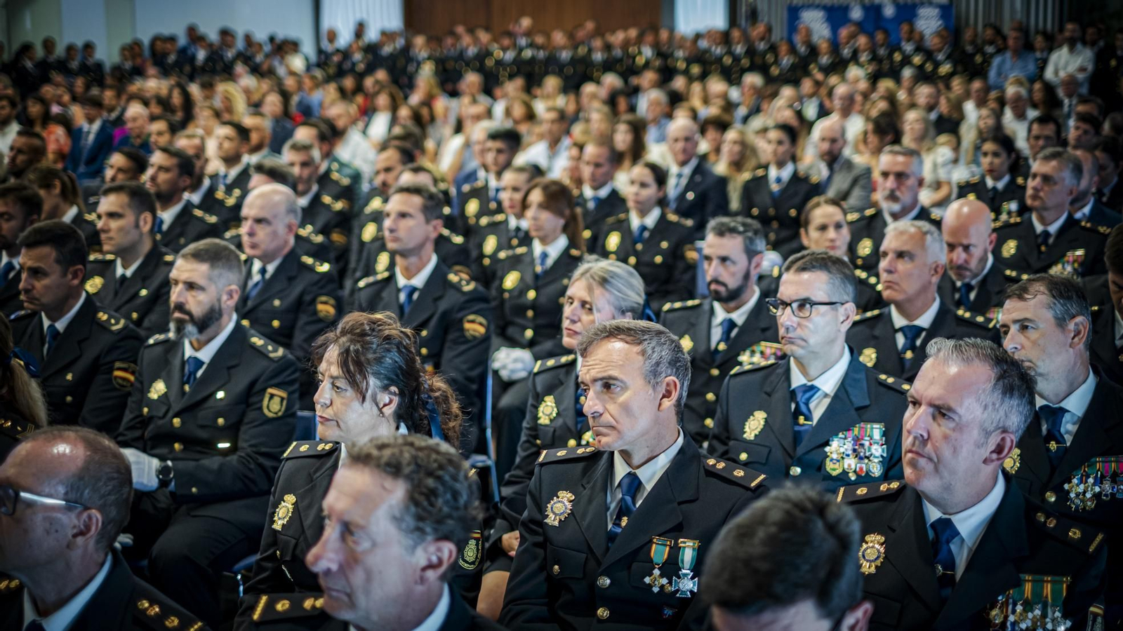 Las imágenes de la celebración del acto del Día de la Policía Nacional en Cádiz.