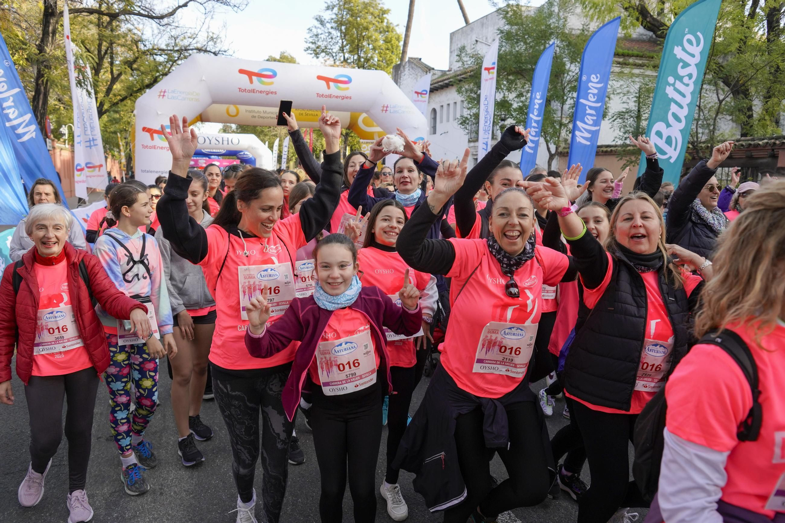 Búscate en las fotos de la Carrera de la Mujer de Sevilla