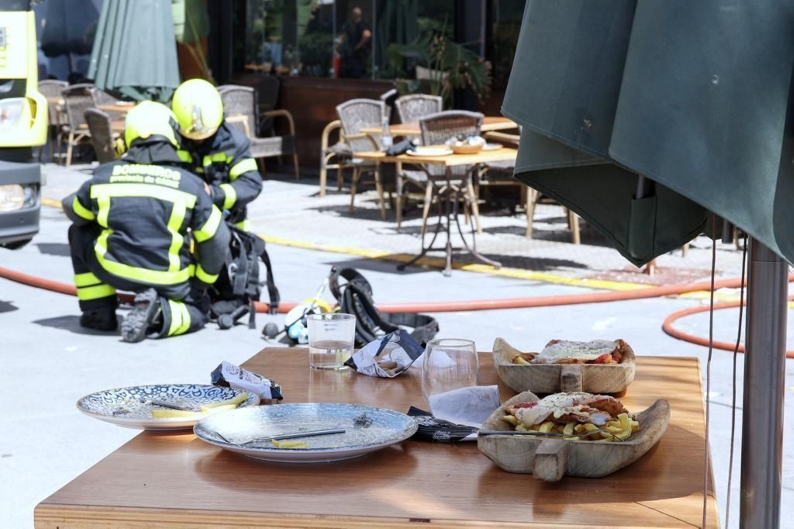 Imágenes del incendio en el Paseo Marítimo de Cádiz