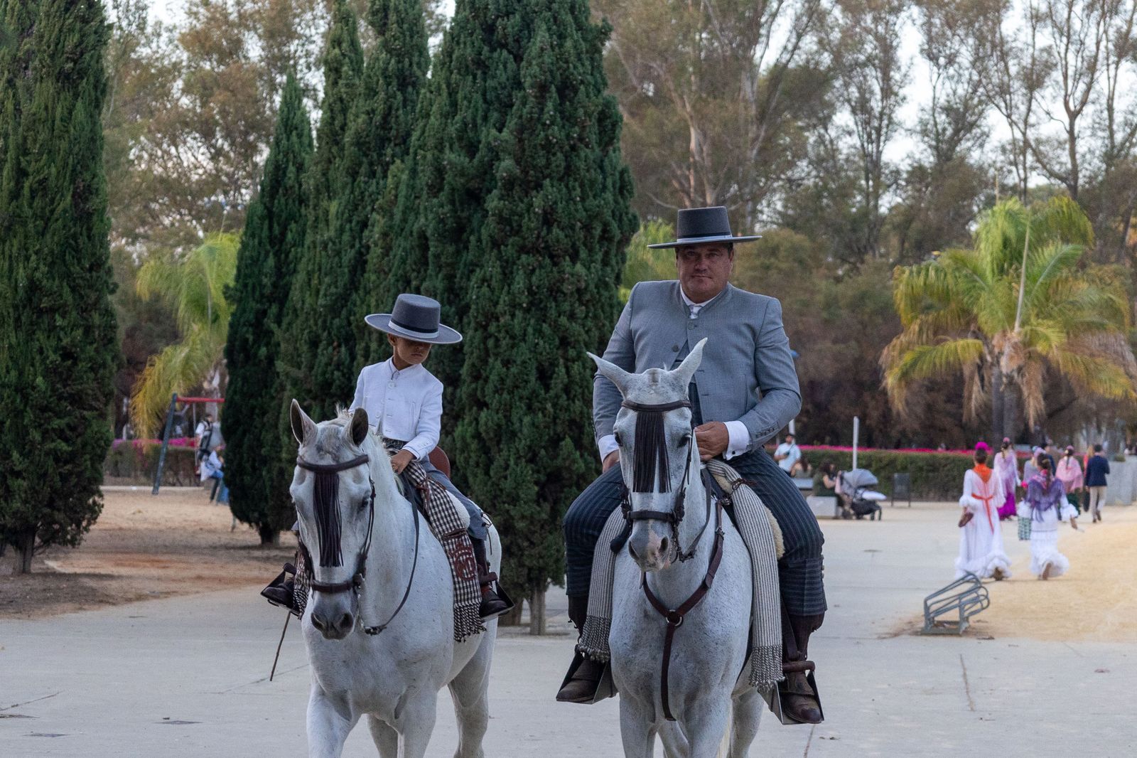 Feria del Caballo 2023: Imágenes del ambiente en la noche del sábado