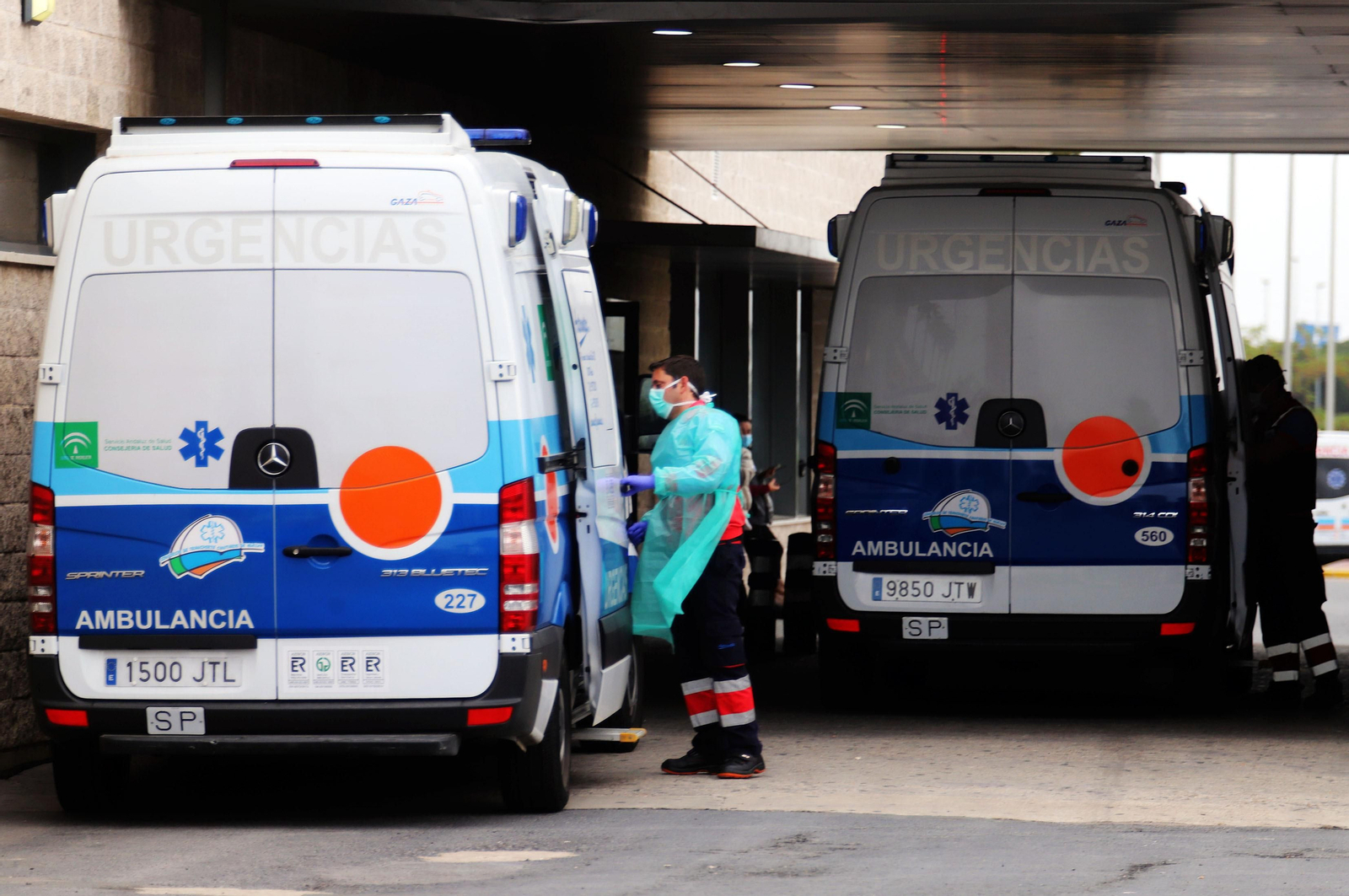 Imagen del acceso de Urgencias del hospital Juan Ramón Jiménez de Huelva.