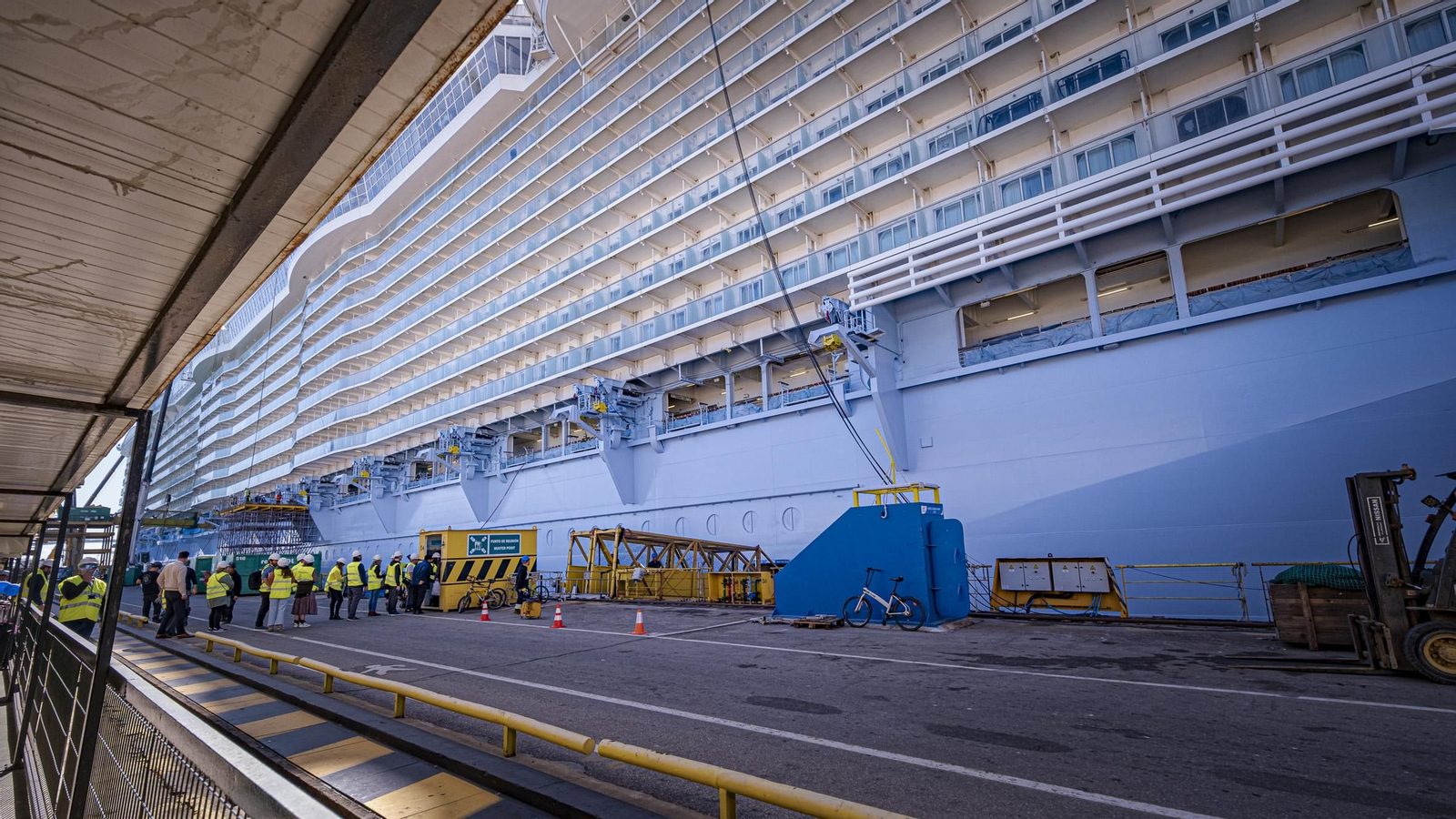 Las imágenes del interior del crucero 'Allure of the Seas' que se encuentra reparando en navantia Cádiz