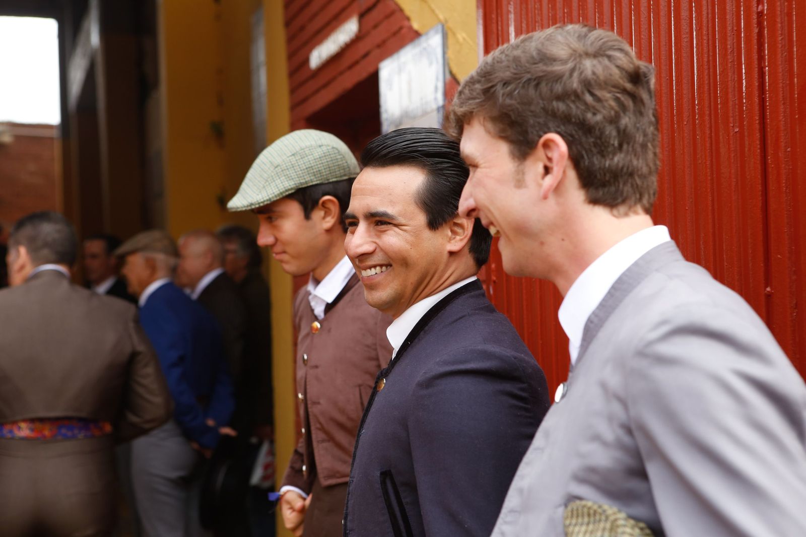 La clase magistral solidaria de Miguelete en la plaza de toros de Las Palomas de Algeciras, en imágenes