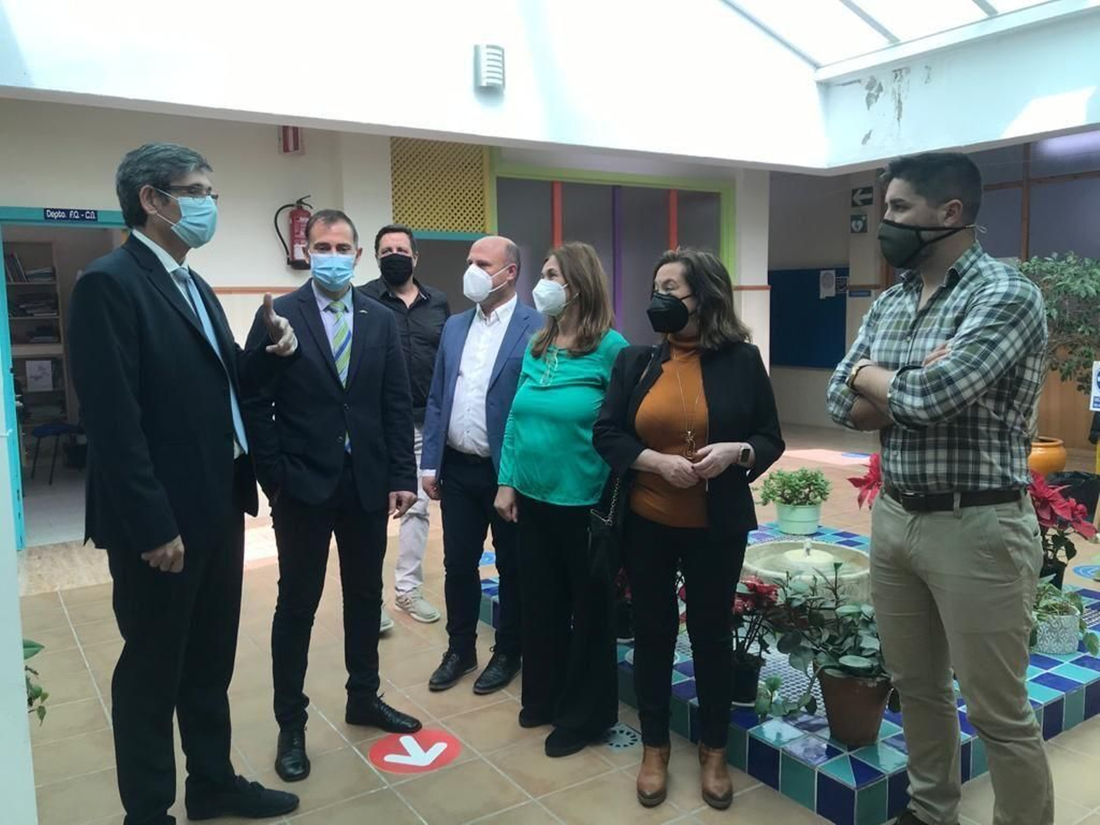 El delegado de Educación en su visita al IES Abdera