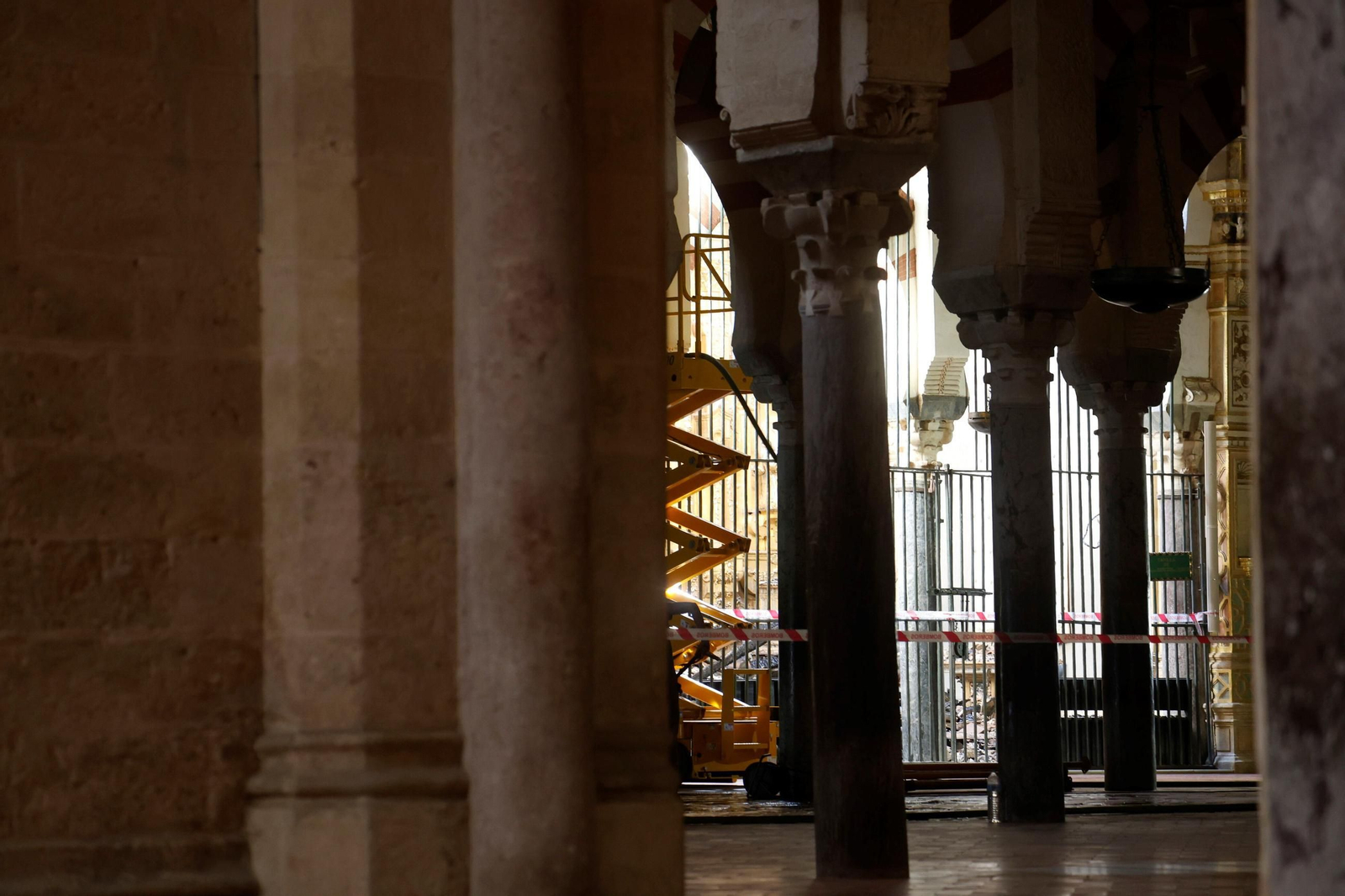 El día después del incendio en la Mezquita-Catedral de Córdoba, en imágenes