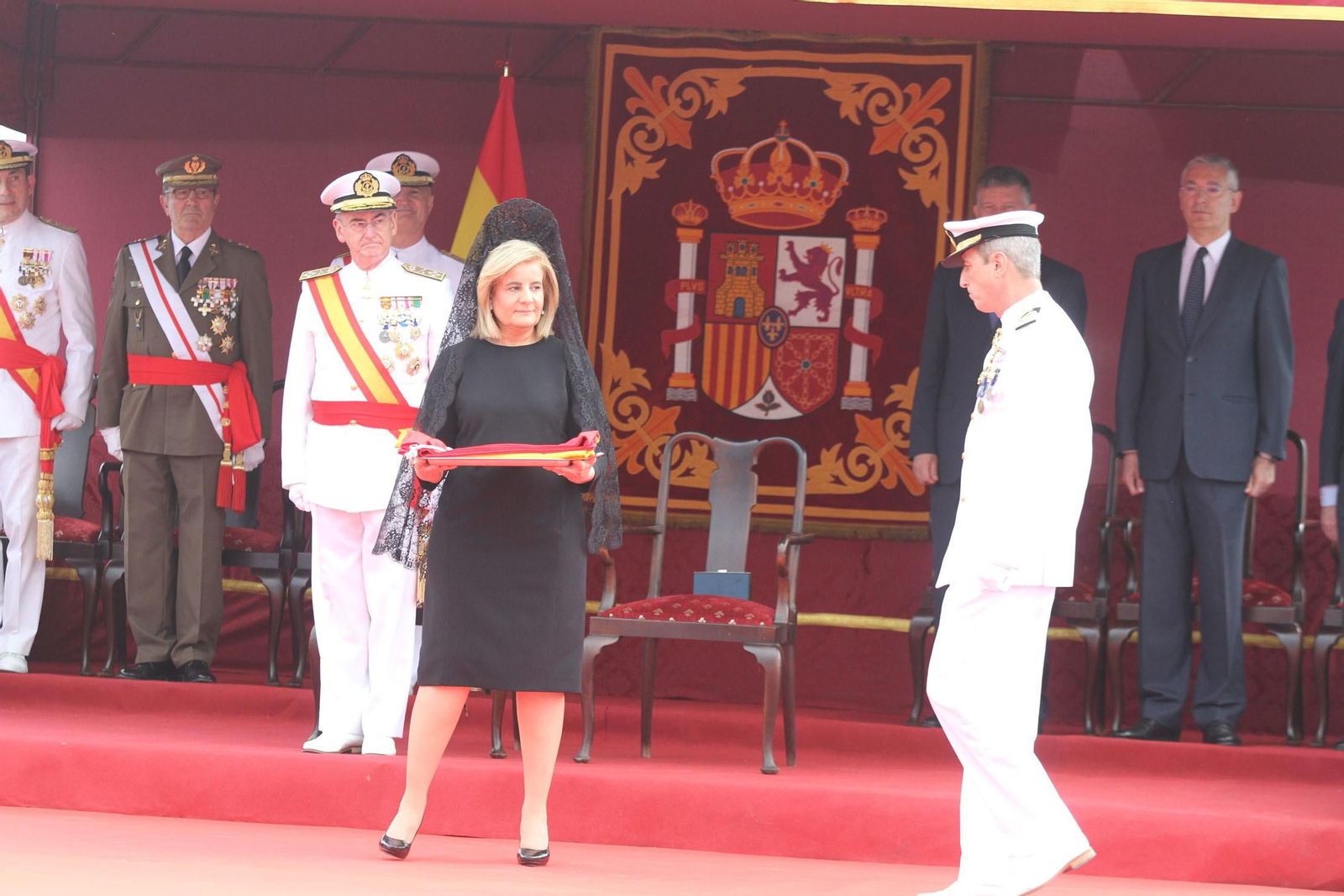 Entrega de la bandera de combate a la fragata Cristobal Colón