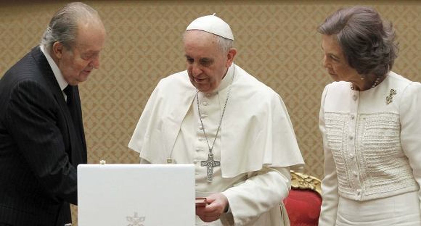 Los Reyes y el Papa centra su reunión en el paro juvenil