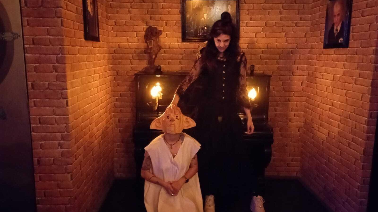 Trabajadoras caracterizadas.