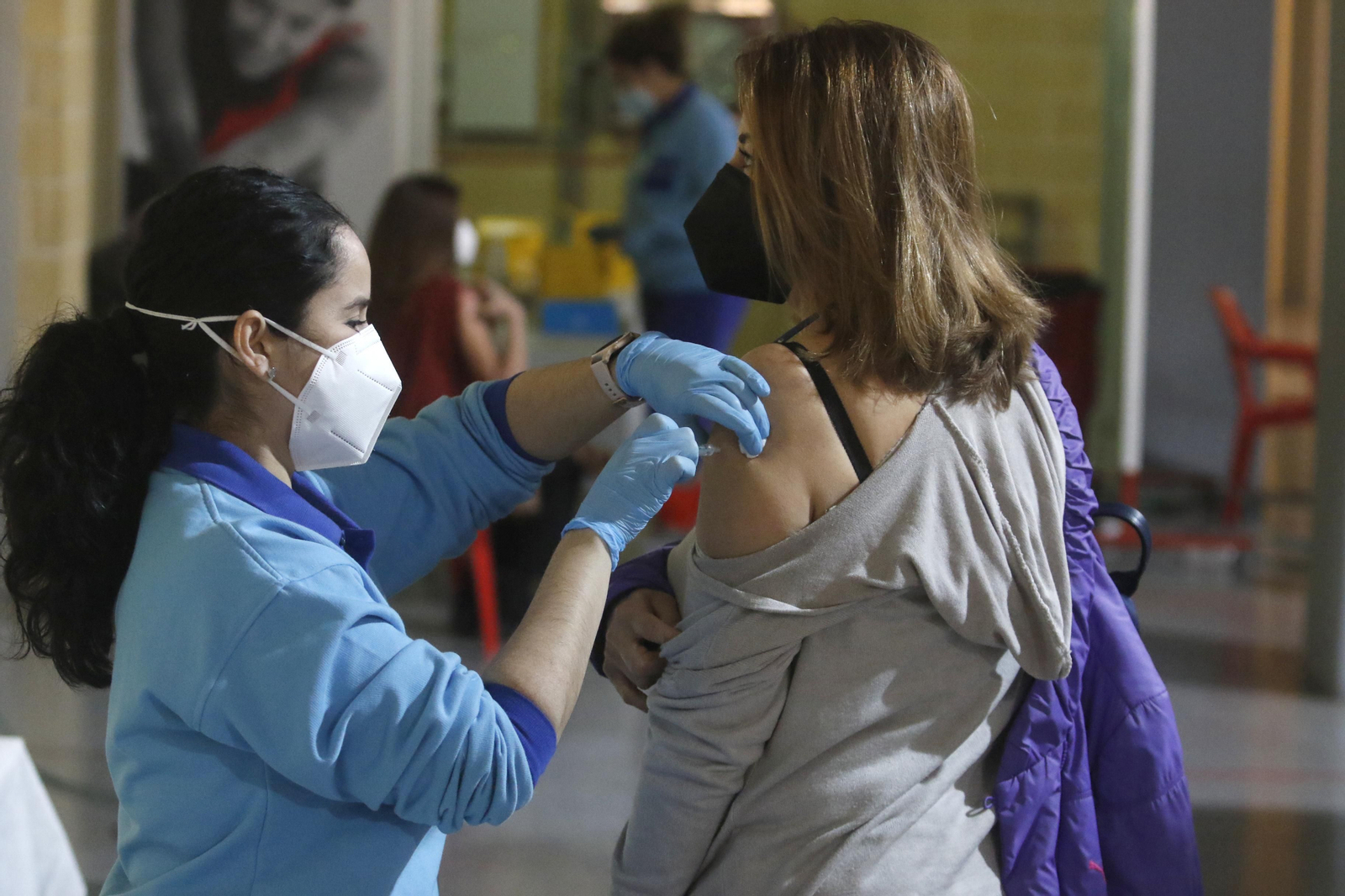 Las fotos de la vacunación contra el coronavirus en Vista Alegre a los profesores de Córdoba