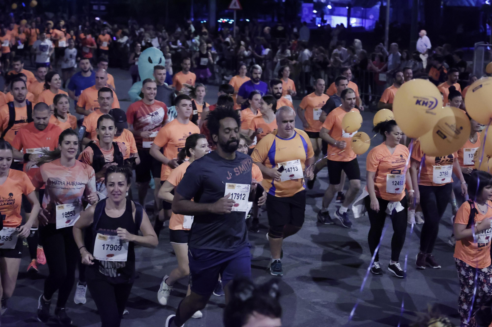 Búscate en la Carrera Nocturna de Sevilla (2)