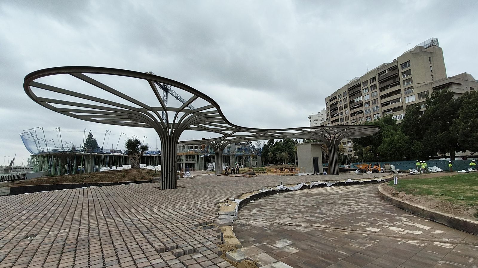 Vista de las pérgolas del Jardín de las Cigarreras.