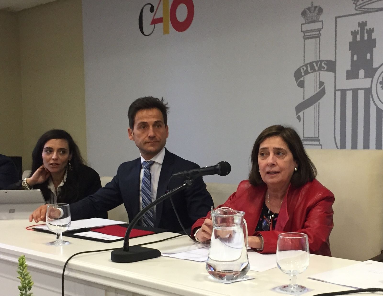 Elvira Tejada, fiscal  coordinadora (derecha), con su adjunta Patricia Rodríguez y el coordinador en Sevilla, Gabriel González