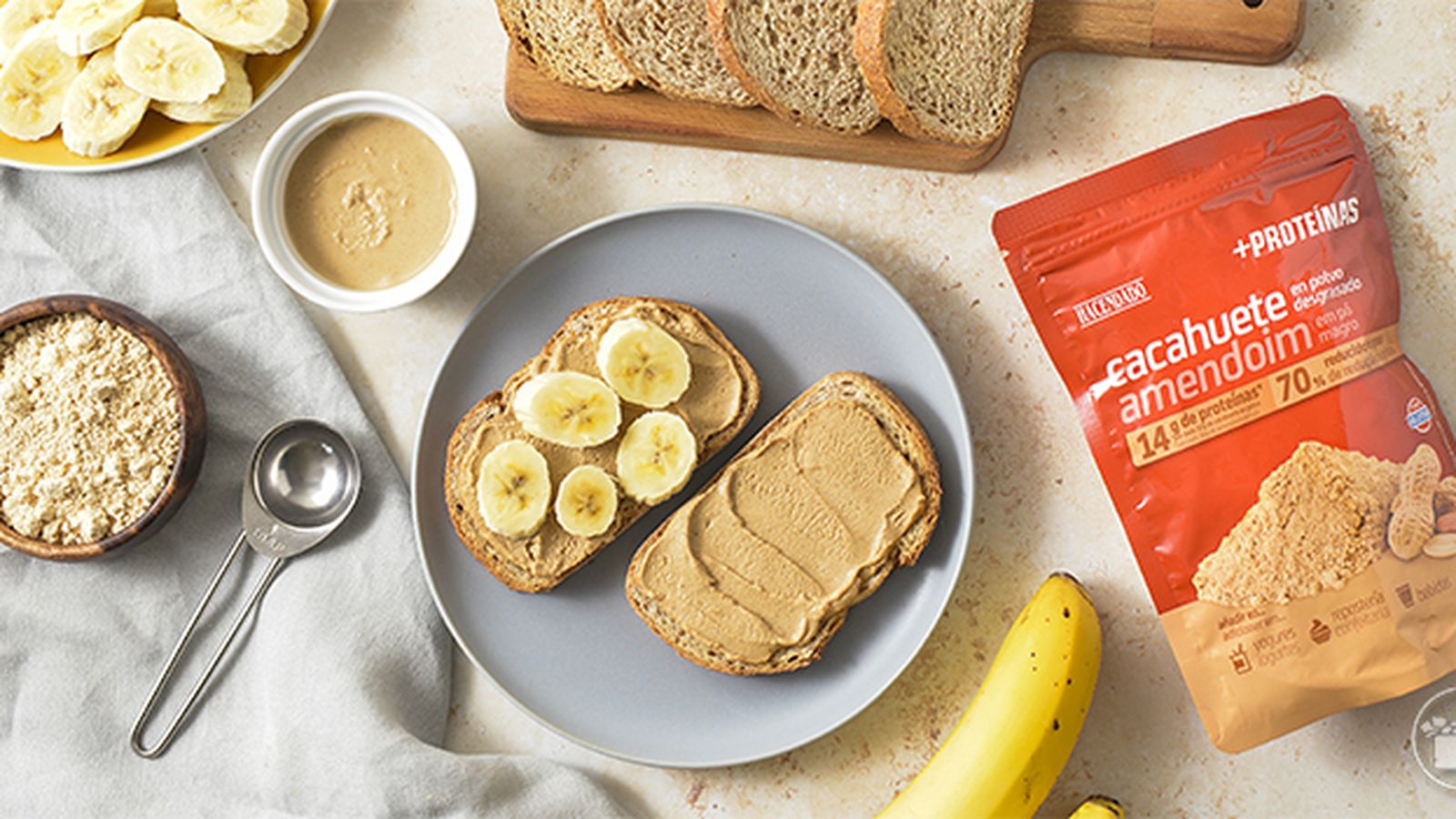 Ingredientes para preparar crema de cacahuete en polvo de Mercadona para untar en tostada