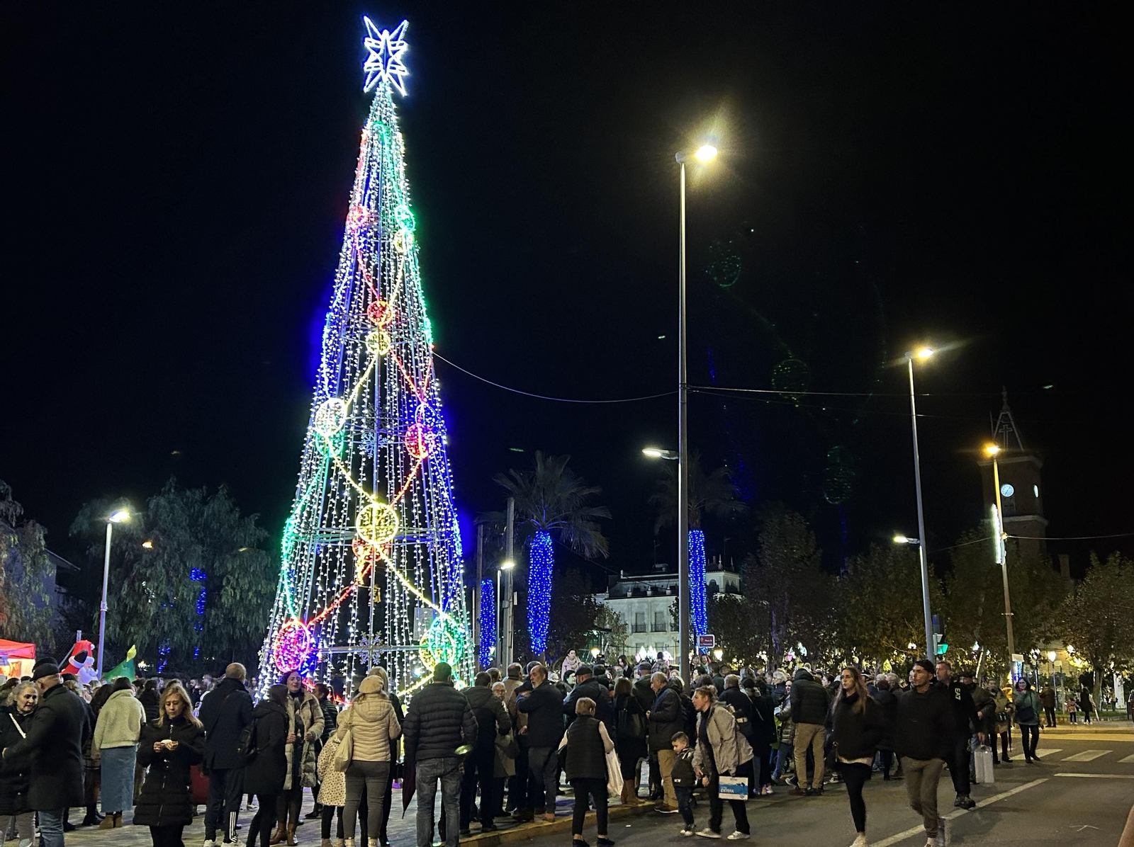 El encendido del alumbrado navideño de Peñarroya-Pueblonuevo, en imágenes