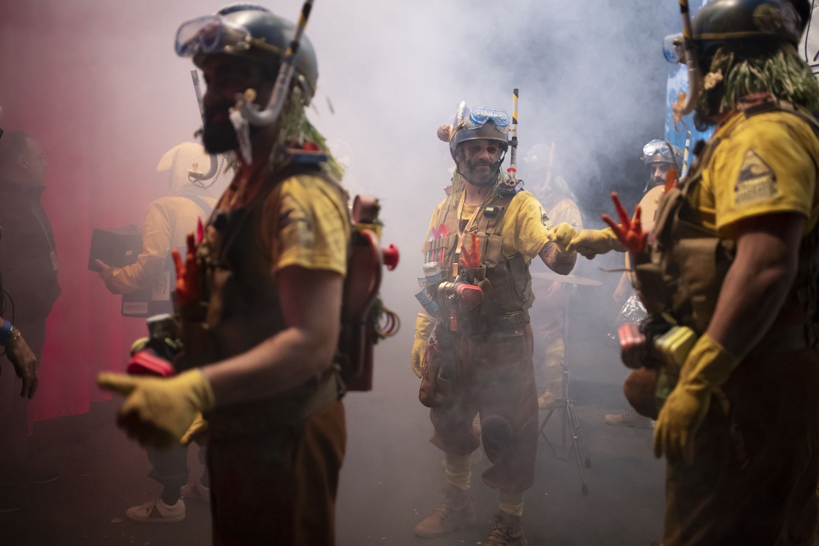 Imágenes de la actuación de la murga de Huelva "No te vayas a espantar. El juicio final" en el Carnaval Colombino