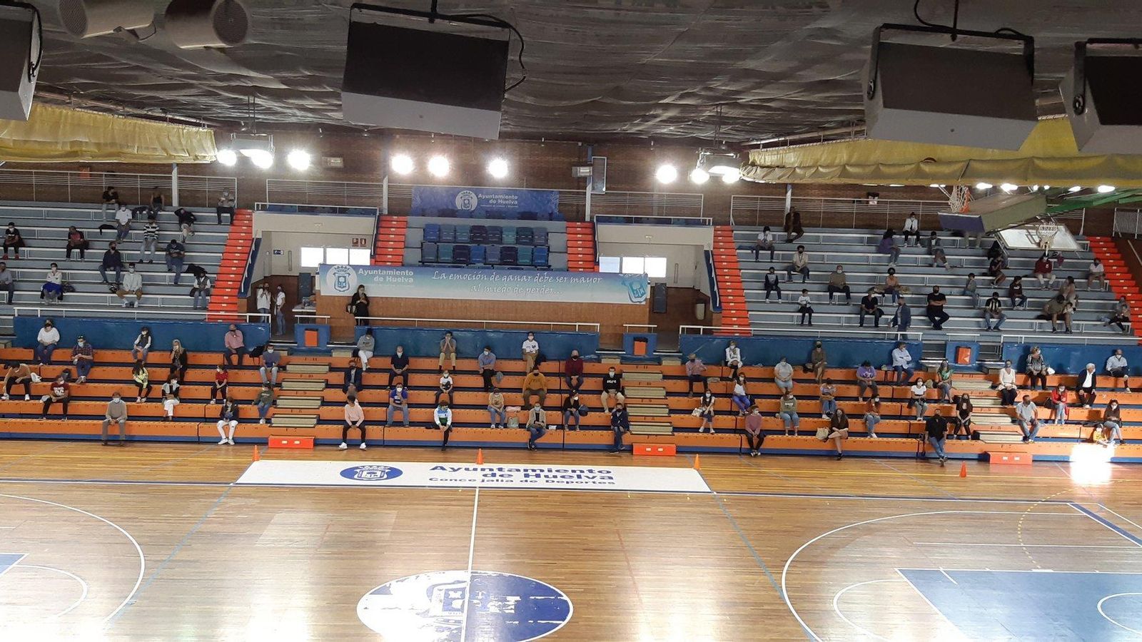 El partido se jugó con todas las garantías, con el público respetando las normas.