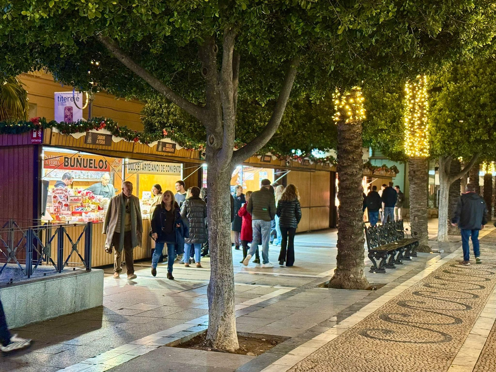 Mercado Navideño en la Plaza del Arenal, Jerez. zdgfb.jpeg