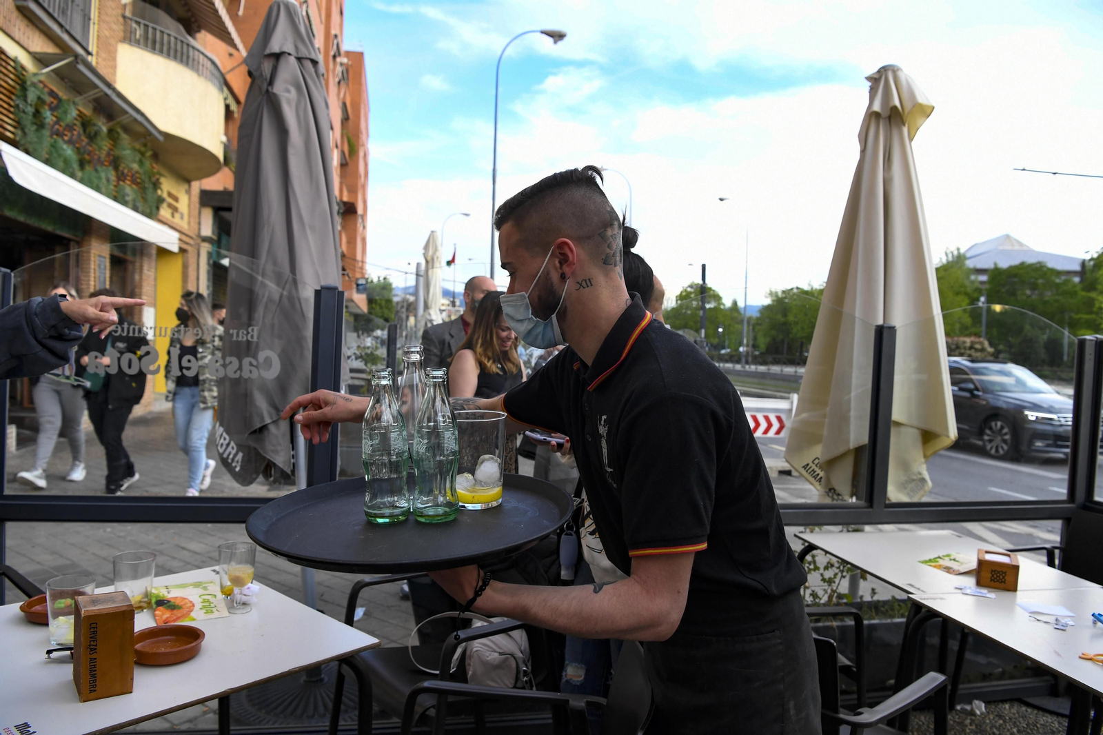 Fotos: los bares de Granada vuelven a cerrar a las ocho de la tarde por el coronavirus