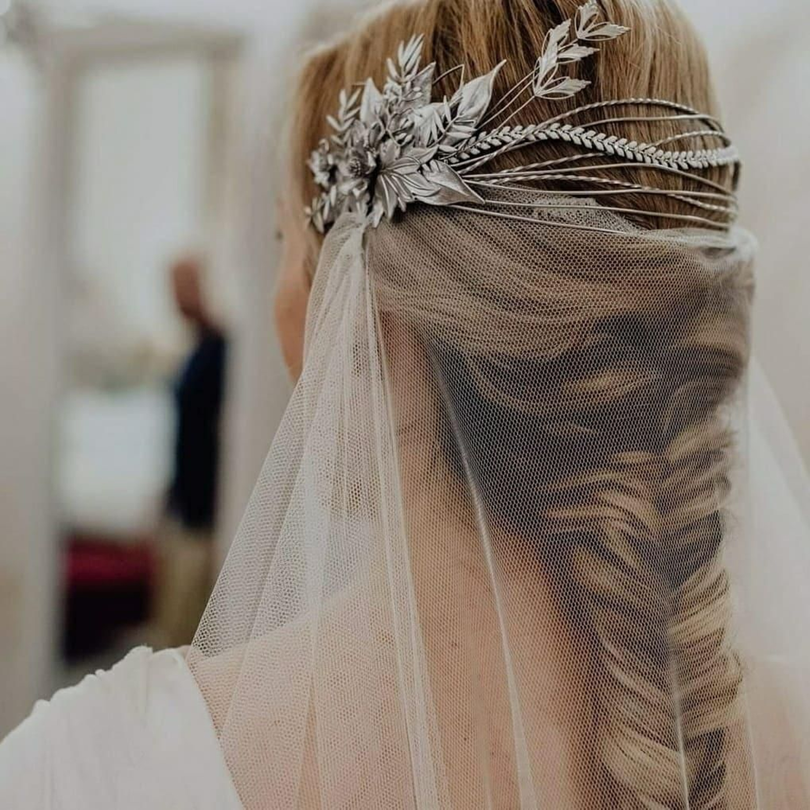 Tocado para una novia diseñado por Elia Sánchez