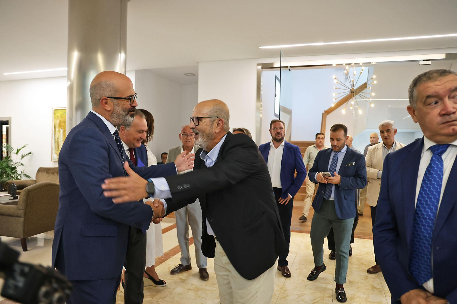 Imágenes de presentación de la guía de la Procesión Magna Mariana 2025 de Huelva Información