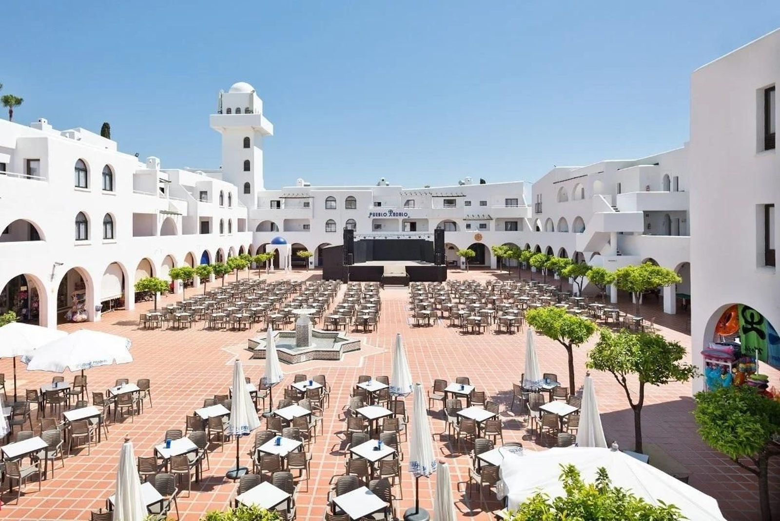 Uno de los muchos hoteles de Mojácar