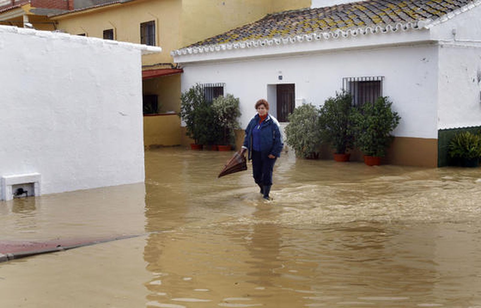 Inundaciones en el valle del Guadalhorce a la altura de la barriada de Doñana.

Foto: Migue Fernández, Sergio Camacho, Agencias