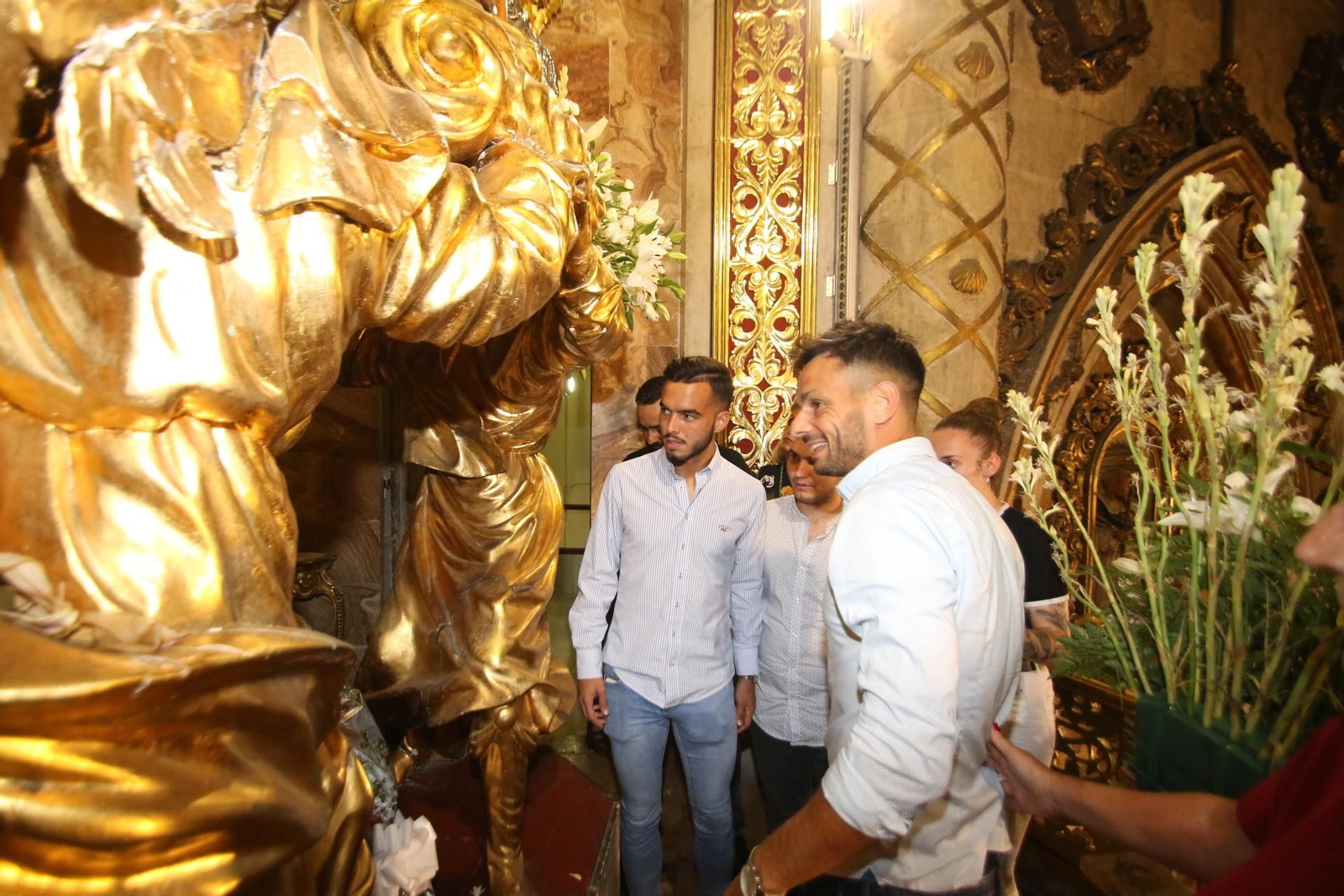 Fotogalería de la ofrenda floral de la UDA a la Virgen del Mar