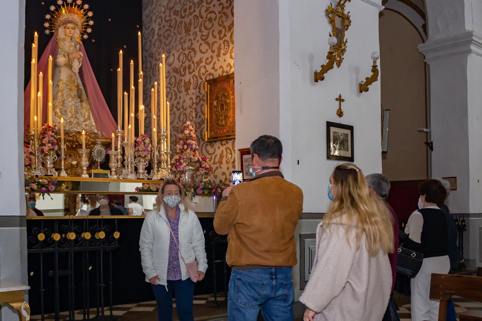 Imágenes del Lunes Santo en San Pedro con la cofradía de Los Dolores