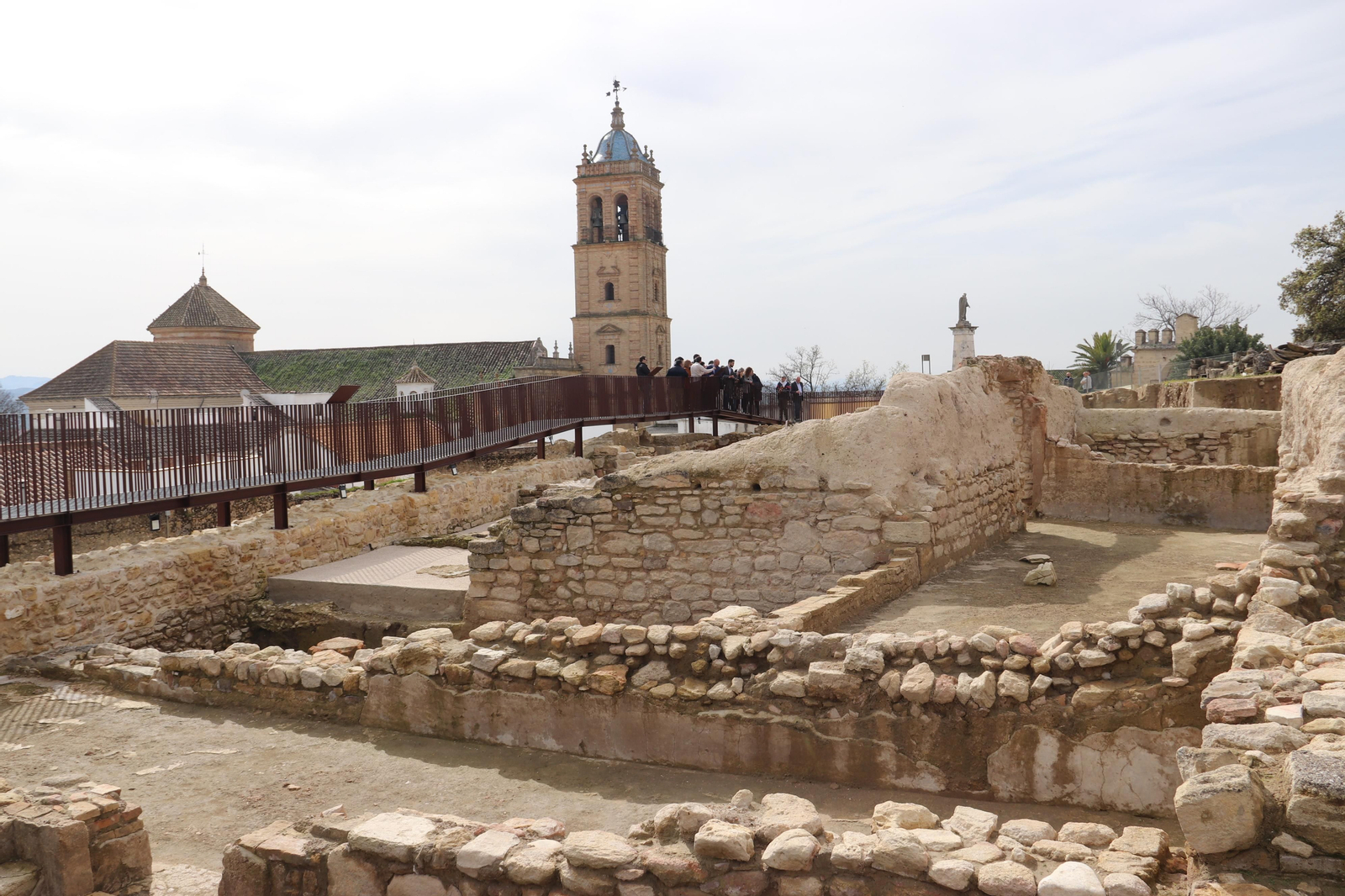 Un recorrido en imágenes por el yacimiento arqueológico del cerro del Castillo de Montilla