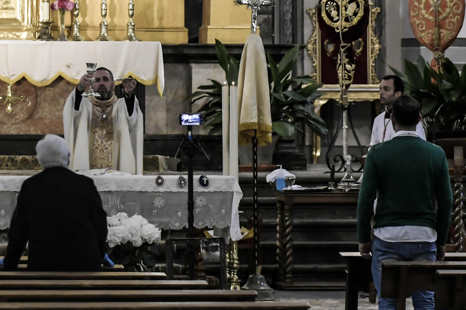 Imágenes de la última misa en Granada en fase 0