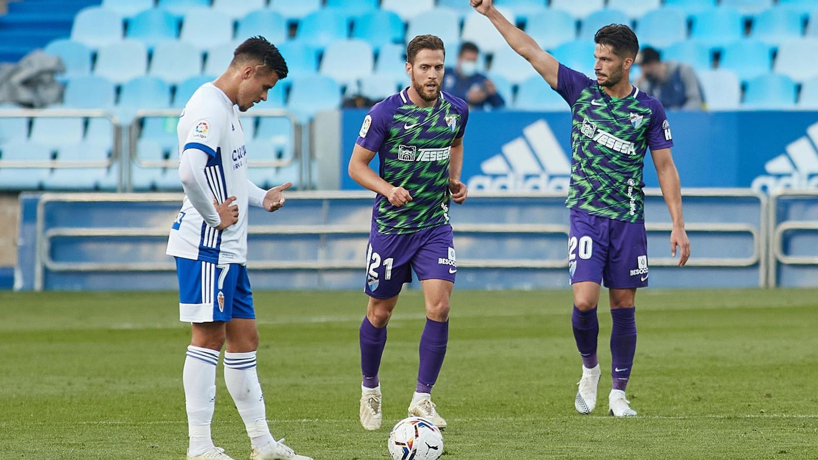 Caye Quintana celebra un gol en Zaragoza con el Málaga.