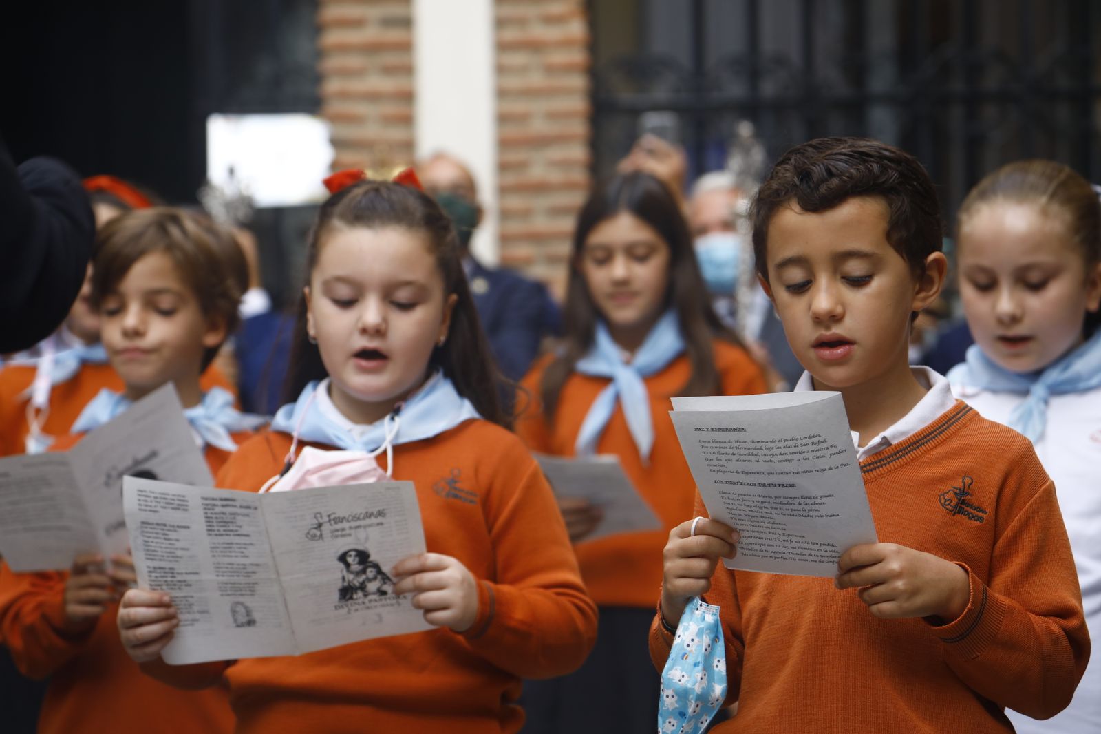 El rosario matinal de la Virgen de la Paz, en fotografías