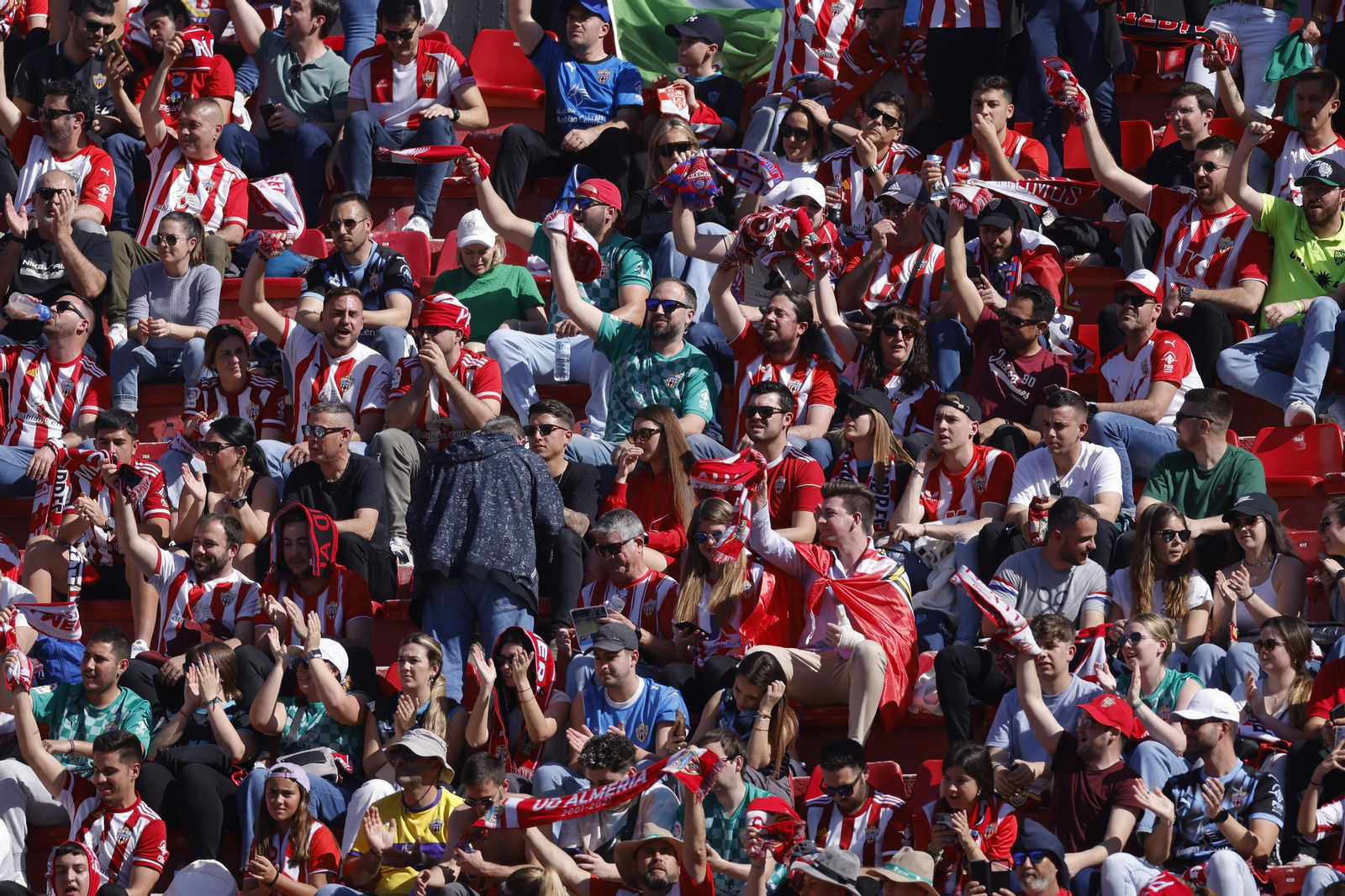 Búscate en las fotos del Sevilla-Almería