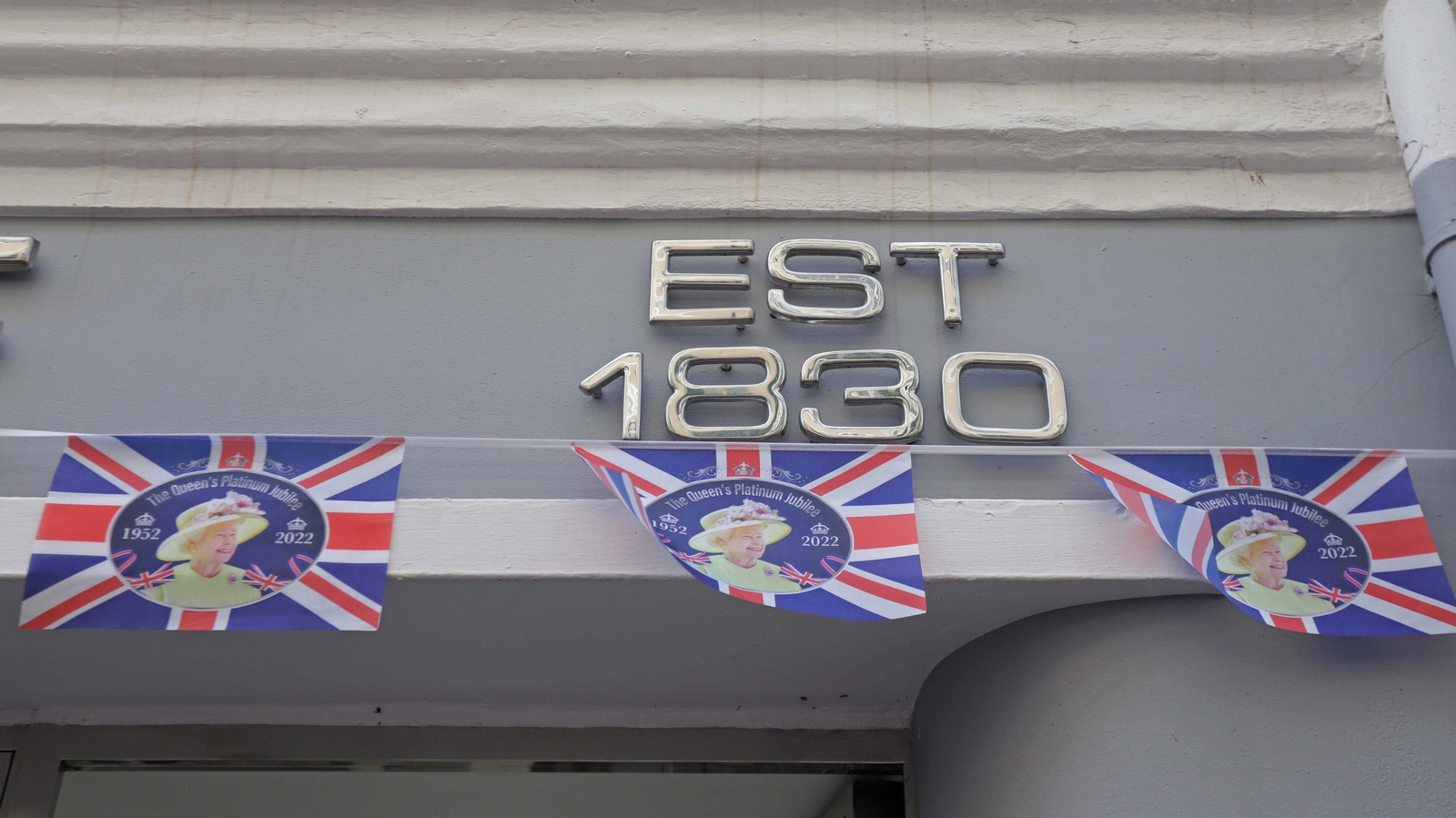 Fotos del paseo de los condes de Wessex por Main Street en Gibraltar