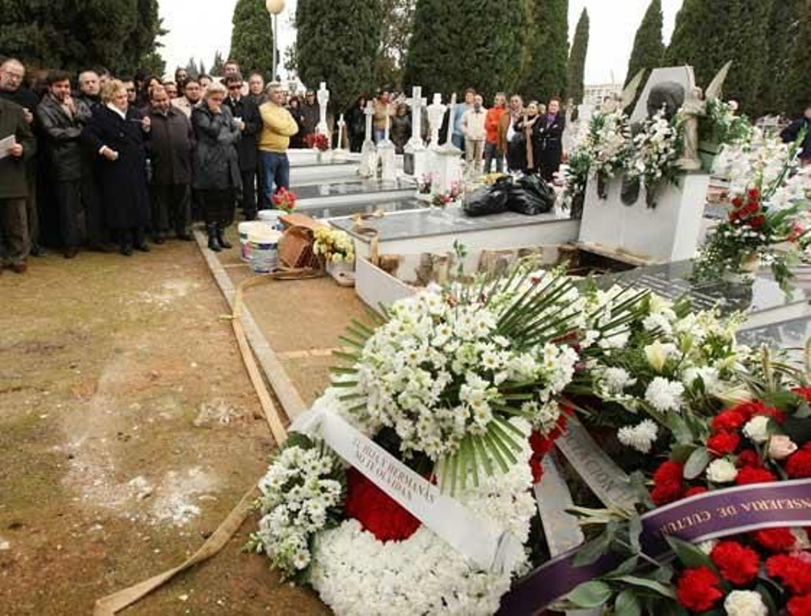 Momento en el que se procede a la inhumación del artista.

Foto: Juan Carlos Toro