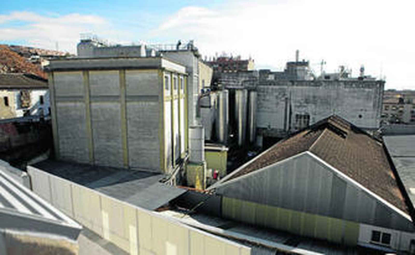 Vista de las instalaciones desde una vivienda colindante.