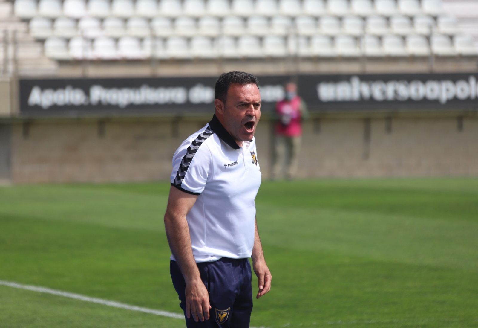 Salmerón da instrucciones durante el Algeciras-UCAM.