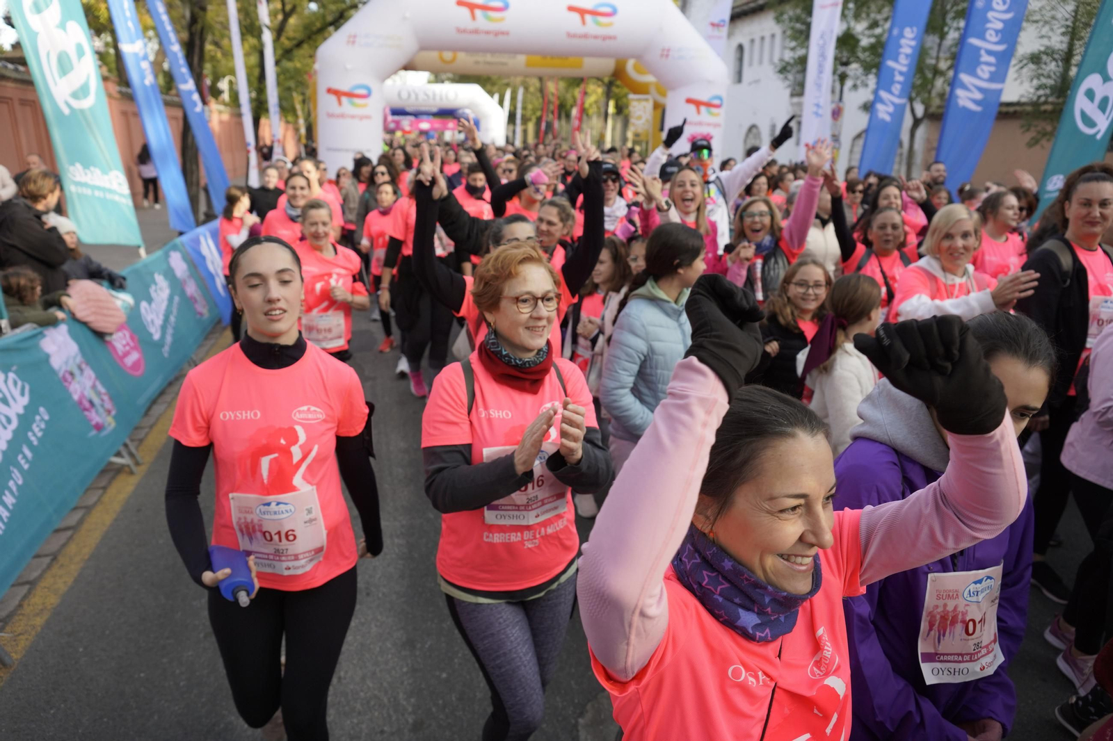 Búscate en las fotos de la Carrera de la Mujer de Sevilla