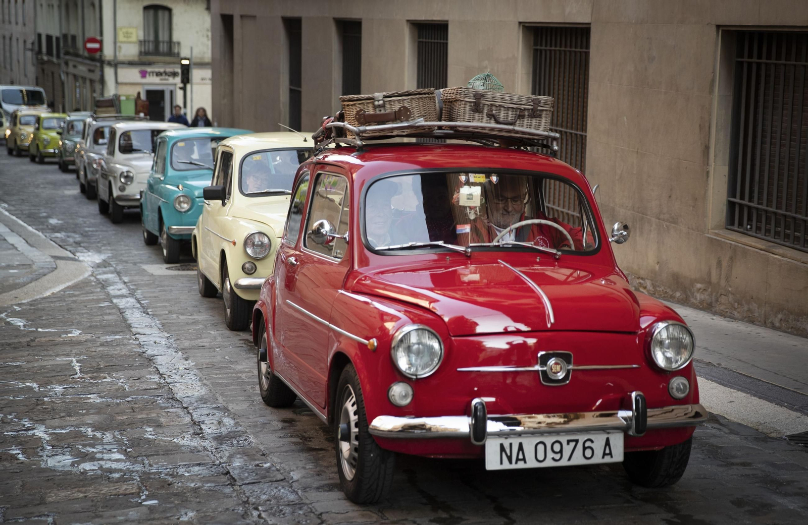 Una caravana de SEAT 600
