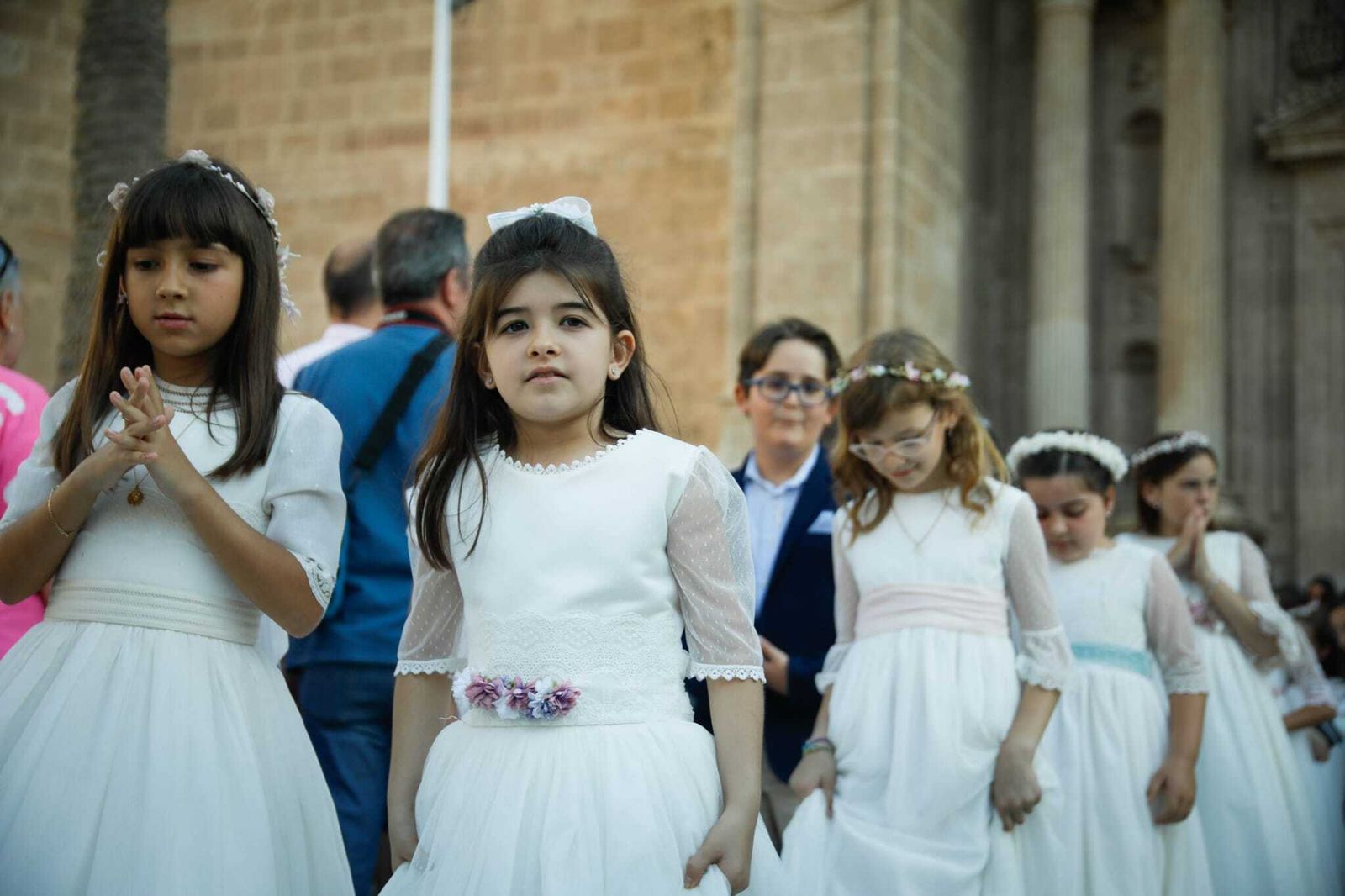 Imágenes de la procesión del Corpus Christi en Almería: así han sido la misa y la posterior marcha por la capital