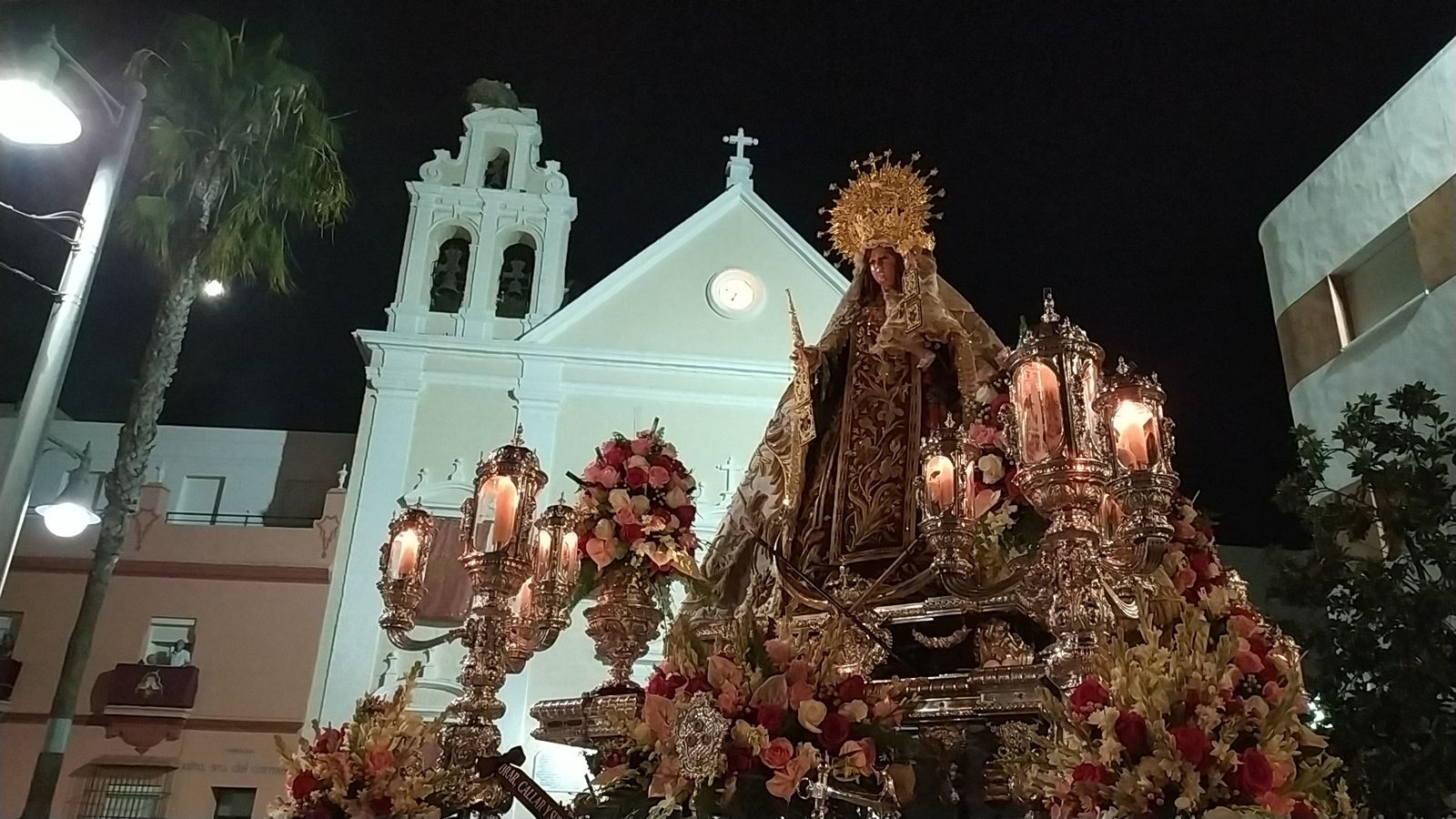 La Virgen del Carmen a su salida de la iglesia conventual para el traslado de la Magna Mariana.