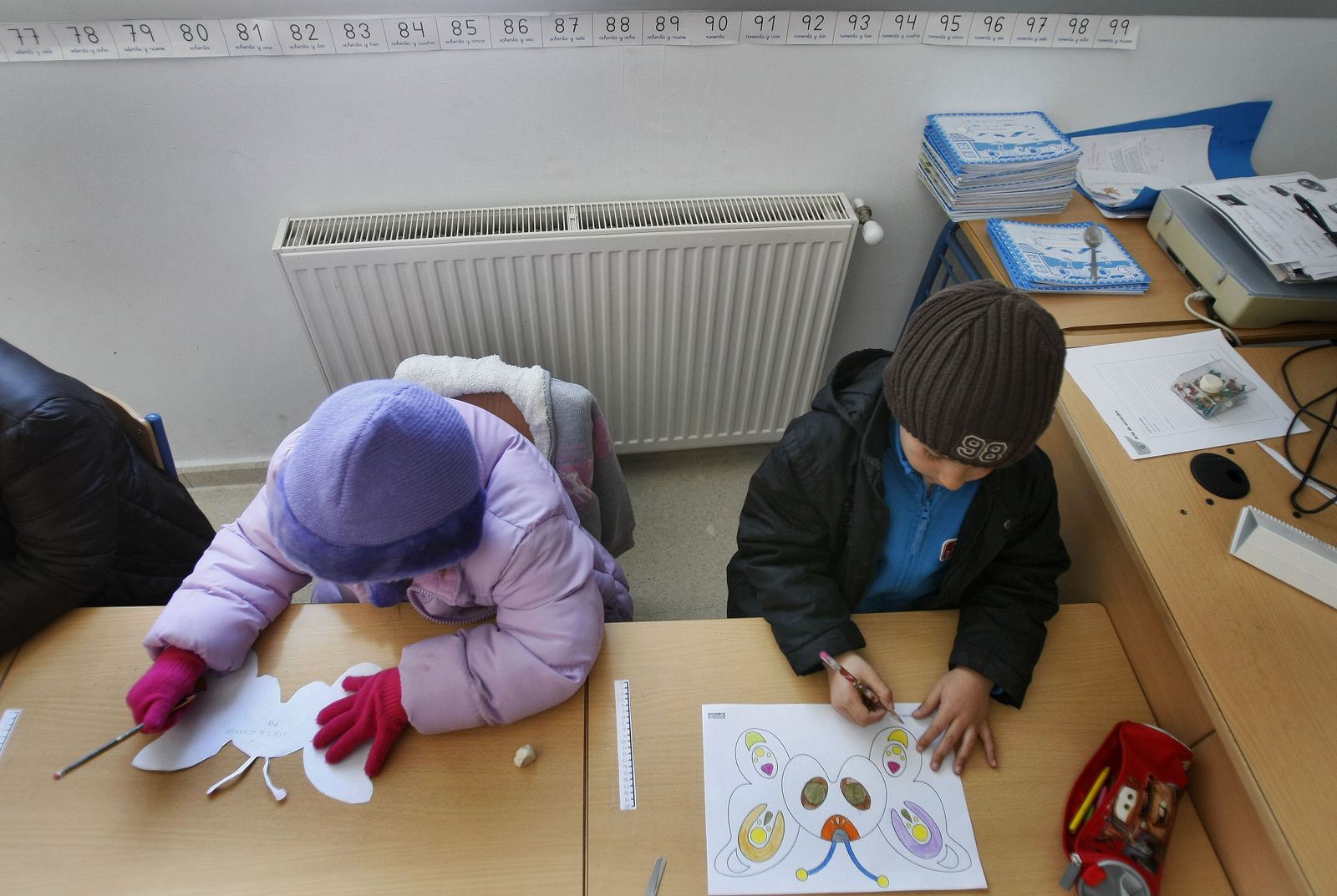 Alumnos de un centro educativo durante una clase este invierno.