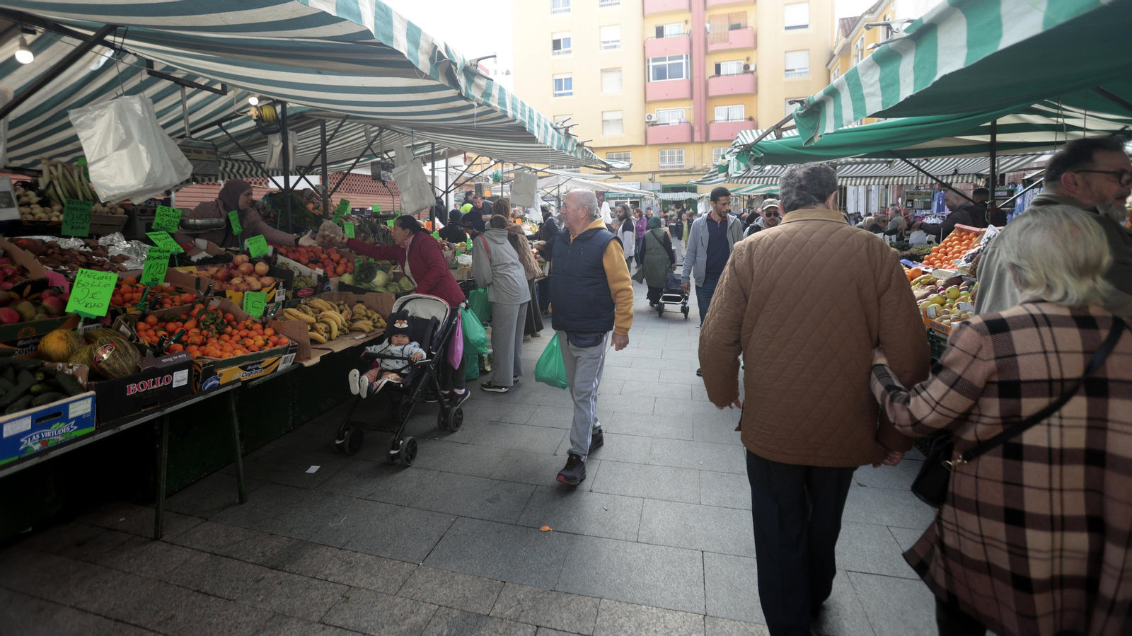 Las fotos del mercado de abastos de Algeciras un día antes de Nochebuena