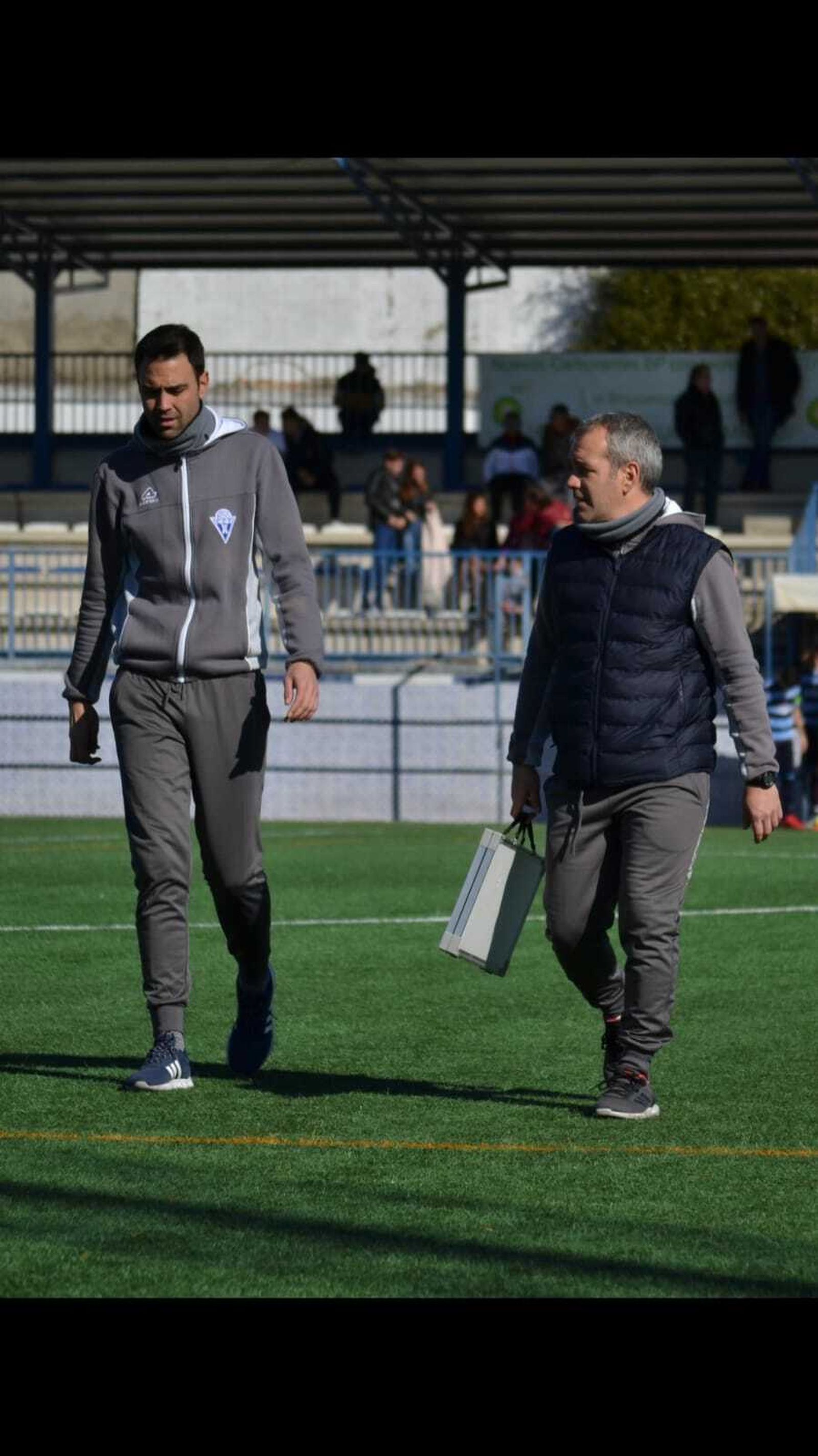 Pablo Galán junto a su segundo entrenador